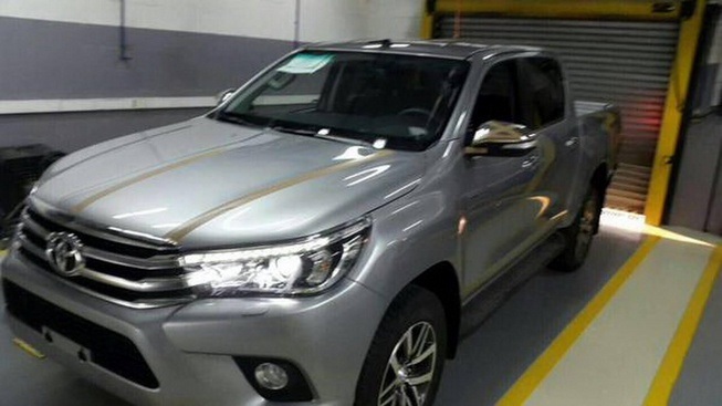 Lộ ảnh Toyota Hilux - Thảm họa an ninh hay cố ý?