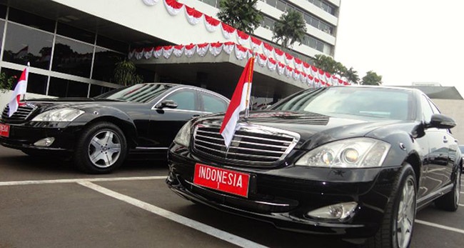 Hai chiếc limousine chống đạn của Mercedes-Benz có mặt tại Việt Nam - 11 Indonesia