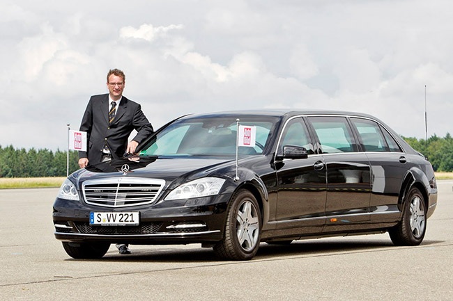 Hai chiếc limousine chống đạn của Mercedes-Benz có mặt tại Việt Nam - 13 Đức