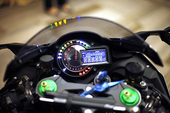 Kawasaki H2 có giá bán 1,065 tỉ đồng tại Việt Nam - 10 Thiết kế bảng đồng hồ chính