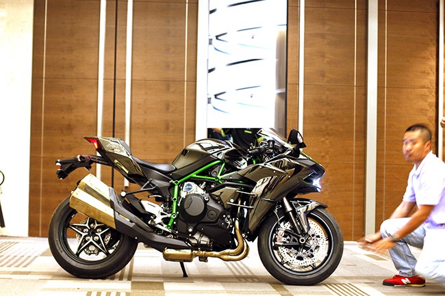 Kawasaki H2 có giá bán 1,065 tỉ đồng tại Việt Nam - 20 Hệ thống Supercharge - điều làm nên sự khác biệt trên Kawasaki H2