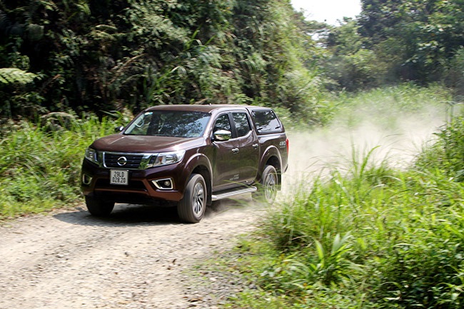Nissan NP300 Navara có gì mới? - 13 Bảng đồng hồ chính của Navara AT