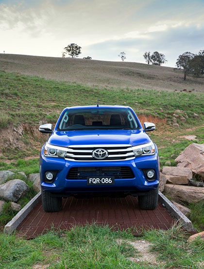 Toyota Hilux 2016 chính thức ra mắt - 1 Toyota Hilux 2016 chính thức ra mắt