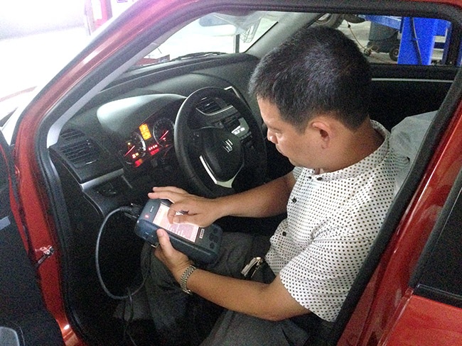 Suzuki Việt Nam kiểm tra hiện tượng cứng phanh xe Swift - 1 Kiểm tra hệ thống trên Suzuki Swift