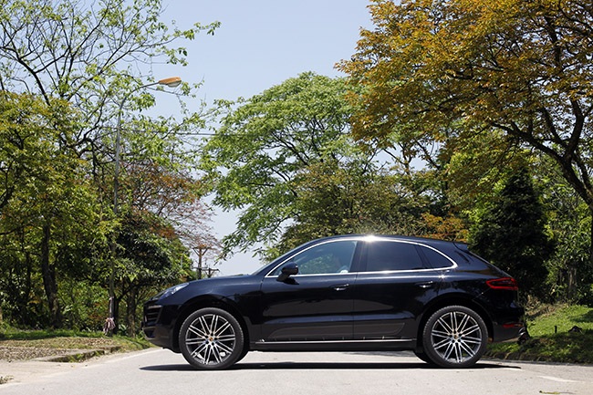 Porsche Macan - 2,69 tỉ đồng chưa phải là tất cả… - 4 Macan là dòng SUV cỡ nhỏ được đánh giá là giúp Porsche vượt qua cơn khủng hoảng về doanh số