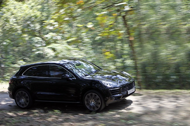 Porsche Macan - 2,69 tỉ đồng chưa phải là tất cả… - 17 Bộ chụp có logo Porsche cũng là trang bị lựa chọn thêm trên Macan