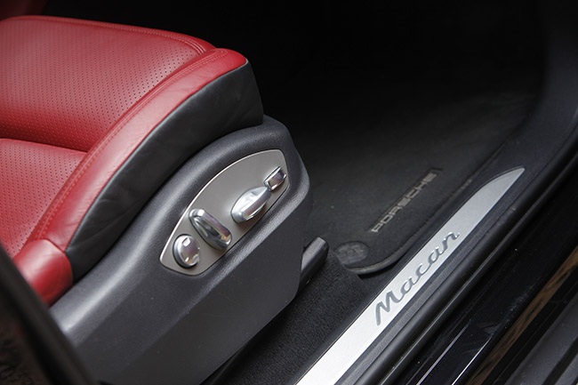 Porsche Macan - 2,69 tỉ đồng chưa phải là tất cả… - 10 Ghế phụ chỉnh điện cũng là trang bị tiêu chuẩn