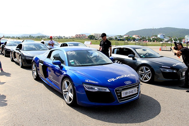 Audi mang siêu xe R8 phục vụ khách hàng lái thử - 4 Đây là