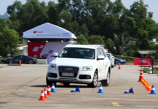 Audi mang siêu xe R8 phục vụ khách hàng lái thử - 3 Audi mang siêu xe R8 phục vụ khách hàng lái thử
