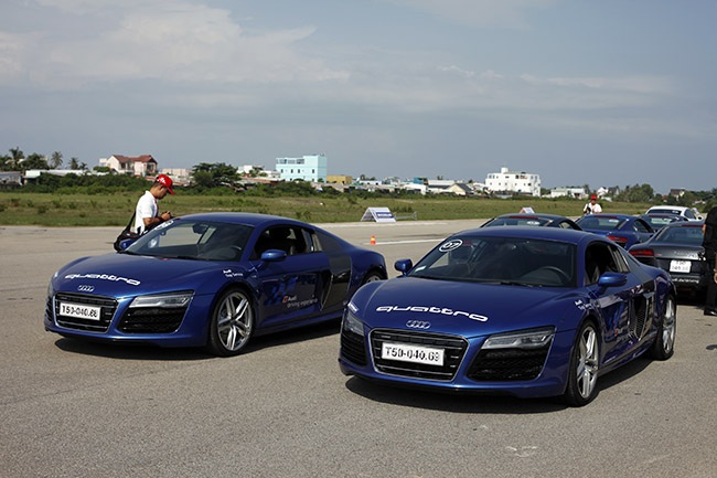 Audi mang siêu xe R8 phục vụ khách hàng lái thử - 1 Audi mang siêu xe R8 phục vụ khách hàng lái thử