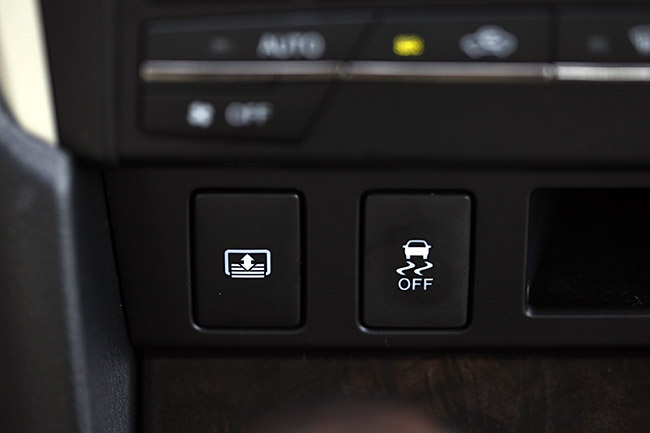Toyota Camry phiên bản mới có gì khác? - 4 Lầu đâu tiên một mẫu Toyota trong nước sử dụng động cơ phun xăng trực tiếp
