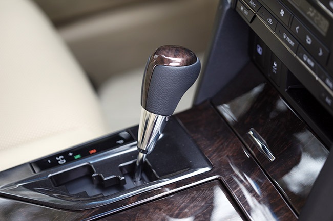 Toyota Camry phiên bản mới có gì khác? - 22 Hệ thống giải trí của với ổ CD của
