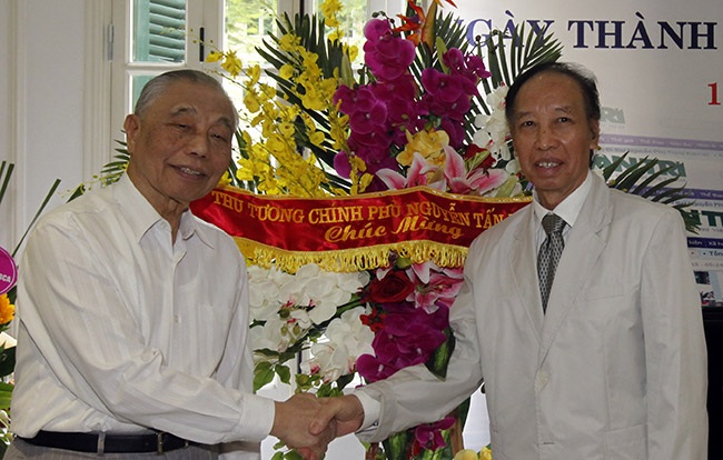 Báo Dân trí đón nhận lẵng hoa chúc mừng của Thủ tướng nhân kỷ niệm 10 năm thành lập - 1 Dân trí
