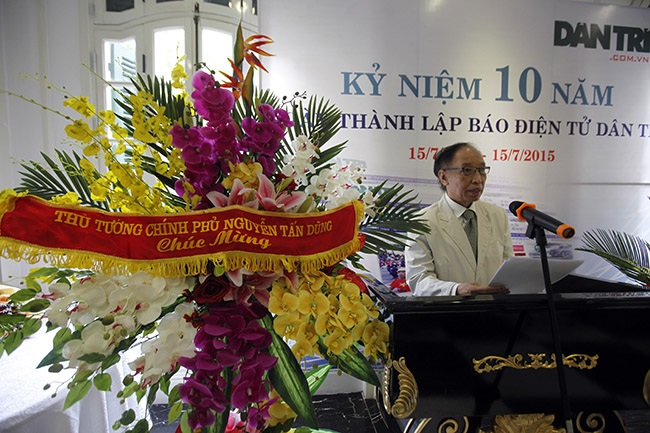 Báo Dân trí đón nhận lẵng hoa chúc mừng của Thủ tướng nhân kỷ niệm 10 năm thành lập - 4 Tổng Biên tập Phạm Huy Hoàn khẳng định,