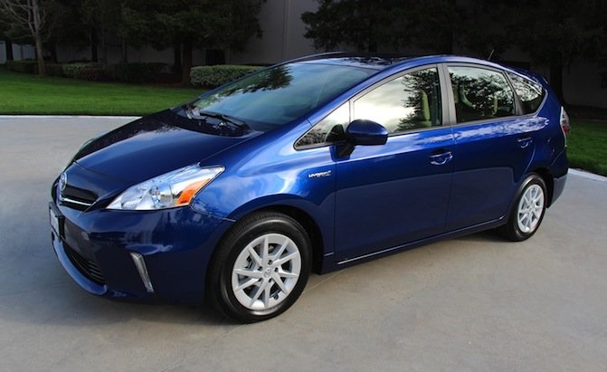 Toyota triệu hồi 625 nghìn chiếc Prius Hybrid - 1 Mẫu Toyota Prius nằm trong diện triệu hồi vì lỗi phần mềm