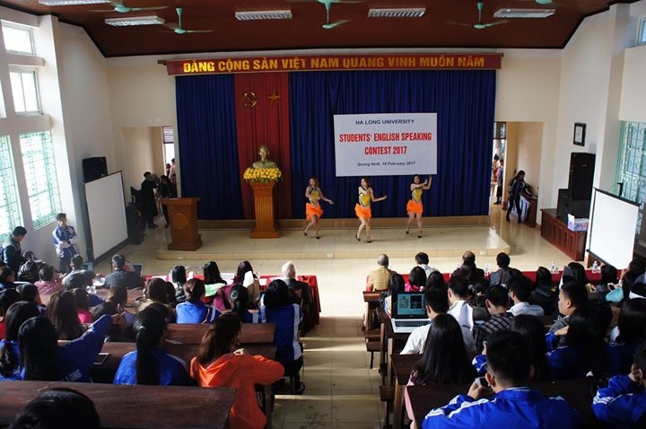 Sinh viên Đại học Hạ Long thường xuyên sinh hoạt ngoại khóa bằng ngôn ngữ tiếng Anh.