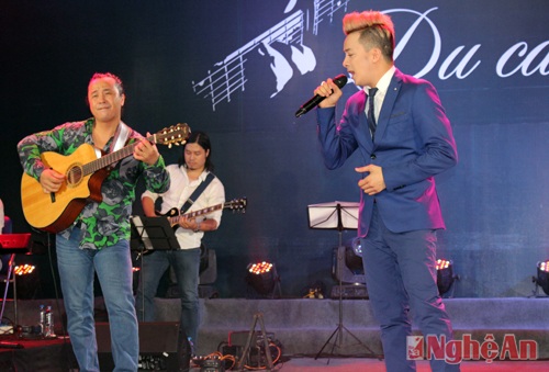 “Thương câu ví dặm”, Du ca Việt tìm đường vô xứ Nghệ - 3
Cao Thái Sơn phiêu cùng nhạc sỹ Lê Minh Sơn trong Ngẫu hứng sông Hồng và “Mơ về nơi xa lắm”.