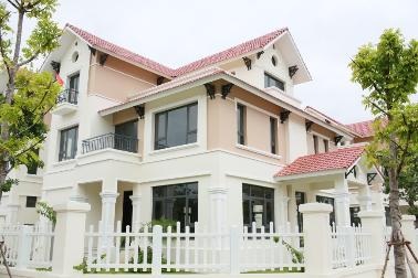 “Núi Hồng, sông Lam” đang chuyển mình đổi mới - 2 Căn biệt thự tọa lạc bề thế với kiến trúc sang trọng