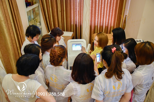 Cùng Winnie Academy vươn tầm quốc tế - 2 Lớp học chăm sóc da - Spa