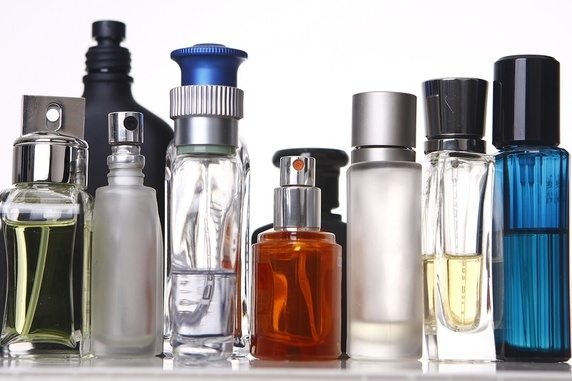 5 món quà khiến nàng “mê mẩn” trong ngày 20/10 - 3 Nước hoa luôn là một tiểu tiết các quý ông thường ít quan tâm, nhưng nếu bạn nhớ được cả loại nước hoa nàng thích, tặng nàng trong một dịp đặc biệt như thế này, chắc hẳn bạn sẽ được ít nhất 9/10 trong mắt nàng