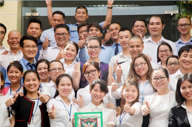 Bảo vệ Long Hoàng mừng Ngày Phụ nữ Việt Nam & gây quỹ hướng về miền Trung - 5 Hoa hậu Quý bà Bùi Thị Hà nổi bật giữa niềm vui hân hoan hiện lên khuôn mặt của từng thành viên trong gia đình Long Hoàng