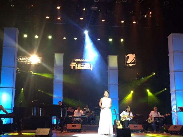 VinaPhone tri ân khách hàng thân thiết bằng đêm nhạc giàu cảm xúc - 1