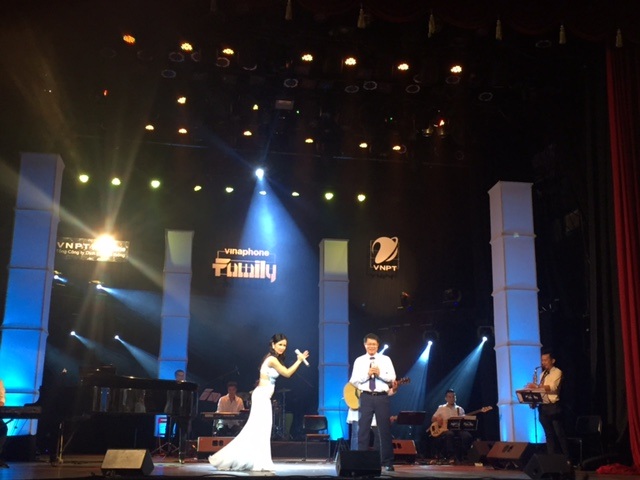 VinaPhone tri ân khách hàng thân thiết bằng đêm nhạc giàu cảm xúc - 2