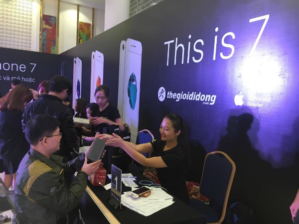 iPhone 7/7Plus chính hãng tạo nên kỷ lục mới tại Việt Nam - 1 iPhone 7/7Plus chính hãng tạo nên kỷ lục mới tại Việt Nam - 1