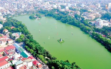 Sức hút khó cưỡng của hồ nước trong kiến trúc hiện đại - 2 Hồ Hoàn Kiếm rộng khoảng 12ha, là niềm tự hào, điểm nhấn kiến trúc và danh thắng nổi tiếng của Hà Nội (Ảnh: Internet).