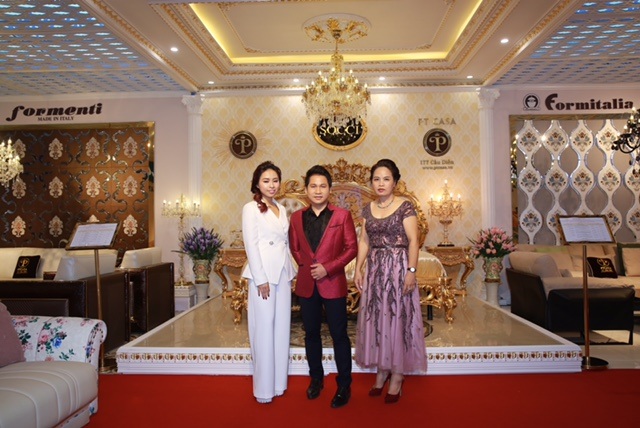 Doanh nghiệp trẻ ra mắt ấn tượng tại Vietbuild lần thứ 3 - 2016 - 4 Các nghệ sĩ nổi tiếng tới gian hàng của PT Casa biểu diễn giao lưu trong suốt 5 ngày diễn ra triển lãm