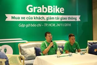 “Xe ôm công nghệ” có tạo thêm ùn tắc khi thu mua thêm xe? - 1 Ông Nguyễn Tuấn Anh (trái) - Giám Đốc Grab Việt Nam trong buổi ra mắt chương trình mua xe của hành khách GrabBike