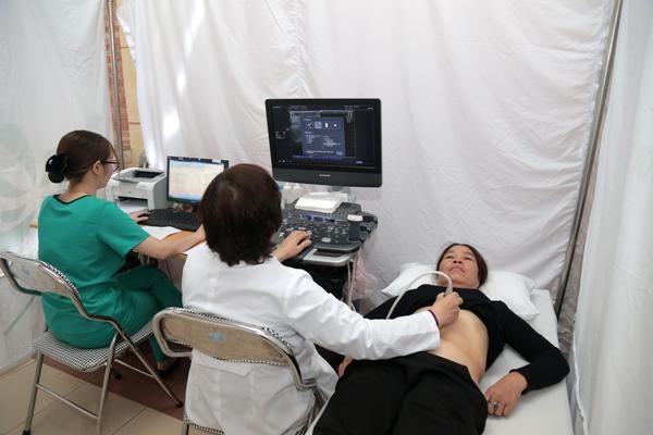 Bắc Ninh: Nhiều người dân chưa từng tầm soát ung thư - 2 Siêu âm tuyến vú giúp bác sĩ phát hiện khối u hoặc các bất thường khác ở tuyến vú.