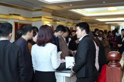 Hơn 700 khách hàng chọn căn hộ Vinhomes Green Bay trong ngày ra mắt - 4 Rất nhiều khách hàng đã đăng ký nguyện vọng mua căn hộ tòa G1 và G2 – Vinhomes Green Bay The Residence