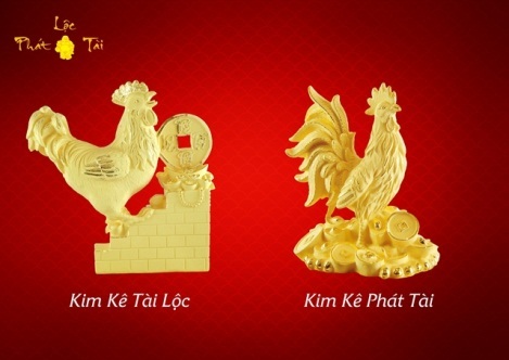 Mỹ nghệ chiêu Tài – Đón ngày trăng Lộc - 6 Hình ảnh chú gà trống mạnh mẽ, tư thế oai phong bước lên từng bậc thang được ví như sự nghiệp tăng tiến, công danh hiển đại, học vị tấn tới. Vật phẩm Kim Kê Tài Lộc - Bộ bộ cao thăng hay Kim Kê Phát Tài nên đặt bên tay trái của bàn làm việc (phương vị cát lợi) để ý nghĩa phong thủy phát huy tốt nhất.