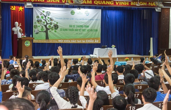 Đại sứ sử dụng thuốc bảo vệ thực vật an toàn và có trách nhiệm - 1 Ông Bùi Văn Kịp, Giám đốc Kỹ thuật, Phát triển và Đăng ký sản phẩm – Nhánh Khoa học Cây trồng, Bayer Việt Nam phát động cuộc thi.
