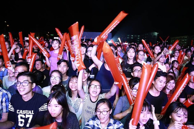 "Cháy" hết mình trong đêm nhạc tại ĐHQG-HCM cùng với Isaac, Soobin Hoàng Sơn... - 3 "Cháy" hết mình trong đêm nhạc tại ĐHQG-HCM cùng với Isaac, Soobin Hoàng Sơn... - 3
