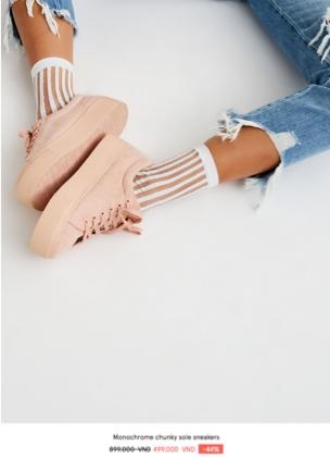 Khám phá “mê cung” mua sắm khiến các tín đồ shopping lạc lối - 1 Đôi giày sneaker hồng sành điệu của Pull&Bear chỉ còn 499.000VNĐ chắc chắn sẽ là item khiến các cô gái không thể bỏ qua.