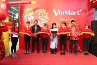 VinMart+ lập kỷ lục mở mới hơn 100 cửa hàng trong 1 tháng - 1 Hơn 100 cửa hàng VinMart+ khai trương trong tháng 12.2017
