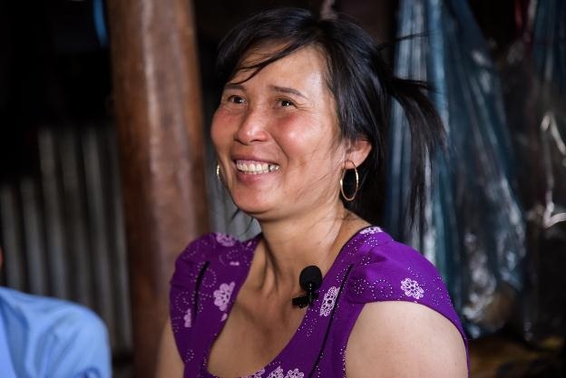 Món lộc xuân bất ngờ đến trước thềm Tết Nguyên Đán - 1 Nụ cười nở trên môi người phụ nữ quê Bình Định vốn có hoàn cảnh hết sức khó khăn khi hàng ngày phải đi làm rẫy café và buôn bán nhỏ.