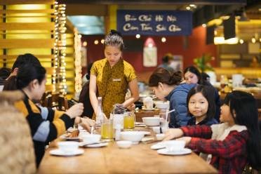 Ăn Tết, chơi Tết, sắm Tết ở đâu? - 7 Sau một ngày mua sắm tất bật, cả gia đình có thể cùng nhau lựa chọn “nạp năng lượng” tại các nhà hàng đặc sản 3 miền hoặc các thương hiệu ẩm thực phong cách Nhật, Hàn, Thái, Ý, Mỹ.