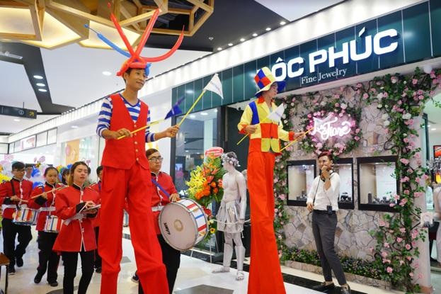 5 bí quyết trở thành người mua sắm thông minh dịp Tết - 3 Không chỉ chú trọng không gian, tiện ích và chất lượng sản phẩm, các trung tâm thương mại hiện nay còn chú trọng trong việc mang lại những trải nghiệm cho người dùng thông qua các sự kiện nổi bật, hoạt động tương tác,..