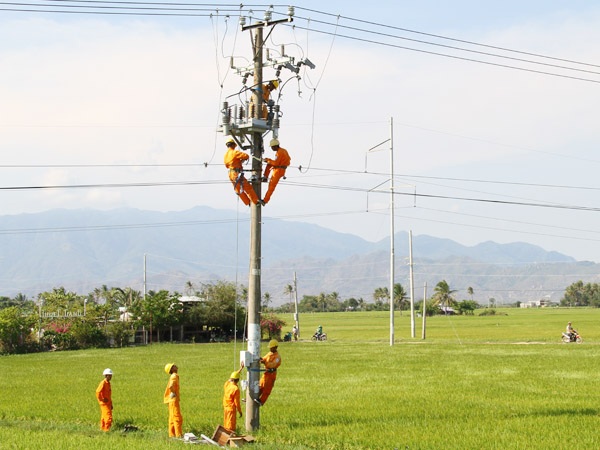 Điện khí hóa nông thôn: Thành tựu lớn của ngành Điện lực sau 10 năm thực hiện Nghị quyết Trung ương 7 khóa X - 1 Điện khí hóa nông thôn: Thành tựu lớn của ngành Điện lực sau 10 năm thực hiện Nghị quyết Trung ương 7 khóa X - 1