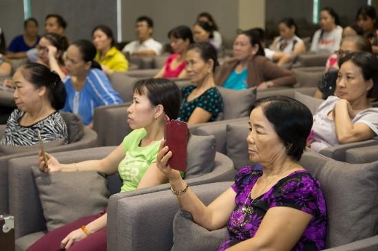 Từ chương trình nhân văn đến nụ cười hạnh phúc của người giúp việc - 1 Từ chương trình nhân văn đến nụ cười hạnh phúc của người giúp việc - 1