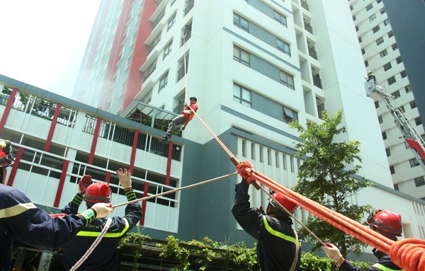 Đảm bảo công tác phòng cháy chữa cháy tại dự án chung cư cao tầng - 1 Diễn tập PCCC và cứu nạn cứu hộ tại The ONE Residence (Hoàng Mai, Hà Nội)