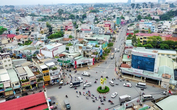 Vì sao giá nhà đất Thủ Đức liên tục leo thang? - 1 Ngay khi có thông tin nâng cấp, mở rộng lên 30 mét, đường Tô Ngọc Vân đã trở thành “trục nam châm” hút giới đầu tư BĐS