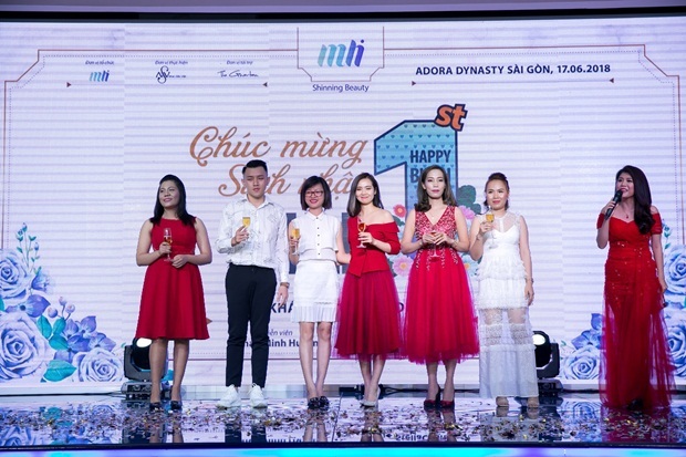MLi Việt Nam tổ chức sinh nhật 1 tuổi hoành tráng cùng hệ thống - 1 Đại diện của MLi Việt Nam CEO La Trần, diễn viên Phan Minh và các kênh phân phối nâng ly chúc mừng MLi tròn 1 tuổi