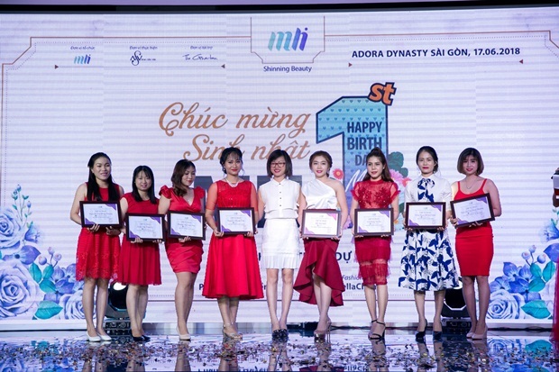 MLi Việt Nam tổ chức sinh nhật 1 tuổi hoành tráng cùng hệ thống - 5 CEO La Trần trao bằng tuyên dương cho những kênh phân phối xuất sắc