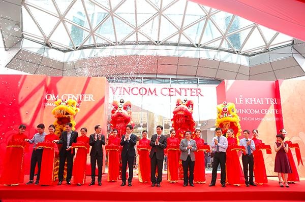 Khai trương Vincom Center Landmark 81 tại tòa tháp cao nhất Việt Nam - 2 Nghi thức cắt băng khánh thành TTTM Vincom Center Landmark 81