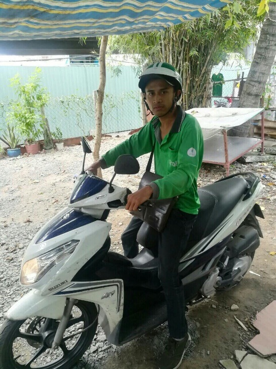 Chuyện gia đình hai thế hệ cùng chạy GrabBike - 1 Anh Sơn Thành Lễ