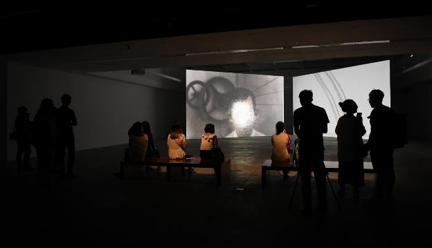 Video art của Hiraki Sawa: Lời gọi mời khó cưỡng từ cõi siêu thực - 1 Video art của Hiraki Sawa: Lời gọi mời khó cưỡng từ cõi siêu thực - 1